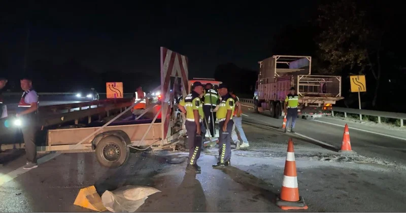 Sakarya Arifiye’de otomobil çekici ve arızalı minibüse çarptı, sürücü öldü