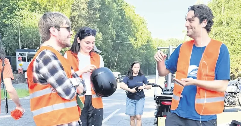 Baba zengin anne zengin, o bağışla film çekti