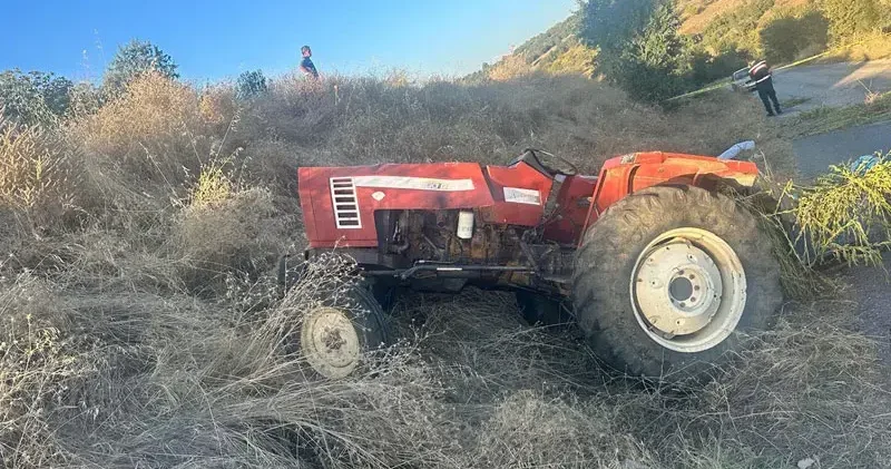 Devrilen traktörün altında kalarak hayatını kaybetti
