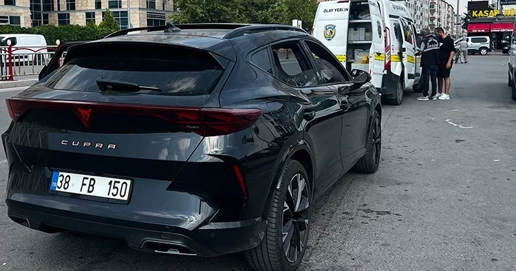 4 çocuk, anahtarı üzerinde unutulan aracı çaldı