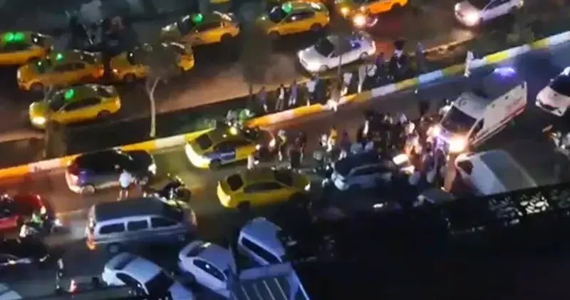 Esenyurt ta trafikteki 2 sürücünün kavgası kamerada