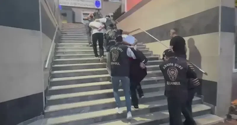 Fatih’te 2 kişinin öldüğü silahlı kavgaya ilişkin 9 şüpheli yakalandı