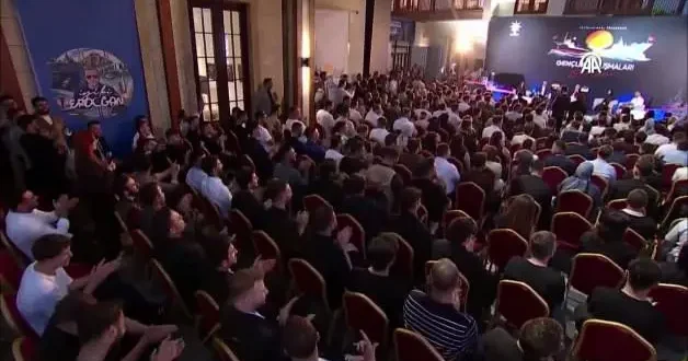 Cumhurbaşkanı Erdoğan ın Samsun da gülümseten futbol ve torun sohbeti