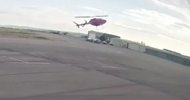 ABD’deki helikopter dehşeti kamerada: Piste çakılıp paramparça oldu!