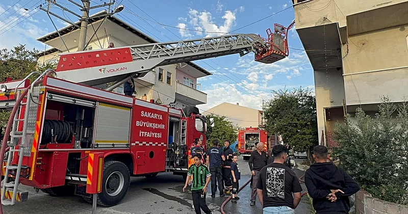 Yangında dumandan etkilenen kediyi kurtarmak için seferber oldular