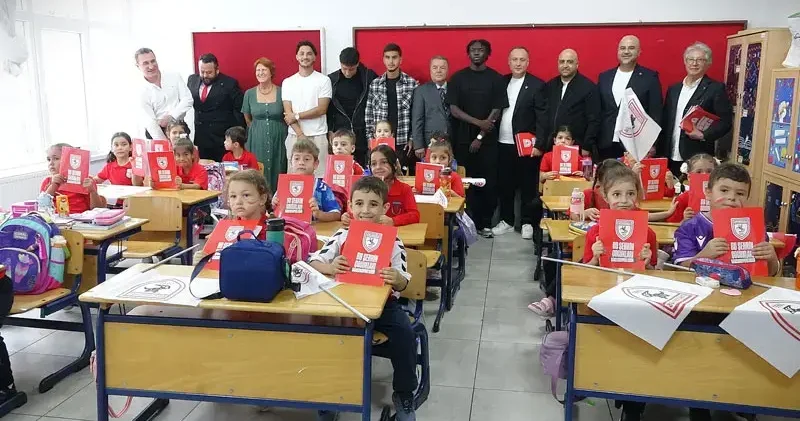Samsunspor, minik taraftarlarını defter kampanyasında buluşturdu
