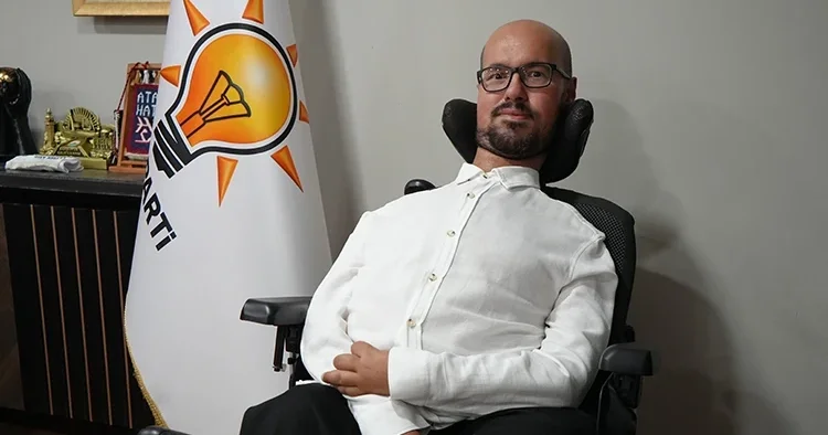 Cumhurbaşkanı Erdoğan ın otobüsü durdurup yanına gittiği engelli genç konuştu