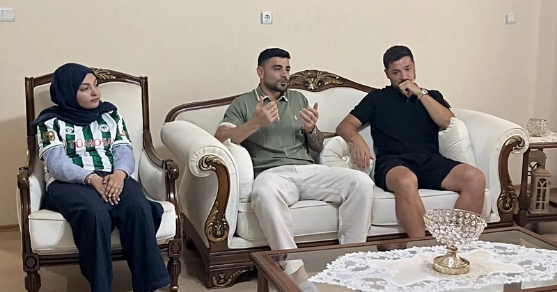 17 yaşındaki Sude nin evine Konyasporlu futbolcular konuk oldu