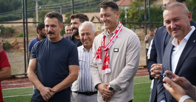 Mesut Özil den müjde! Cumhurbaşkanımızın yolunda yürümek gurur veriyor diyerek duyurdu