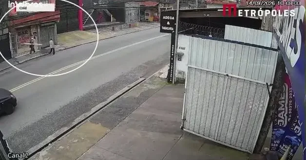 Brezilya da kaldırımda yürürken üzerine balkon sundurma düşen adam hayatını kaybetti