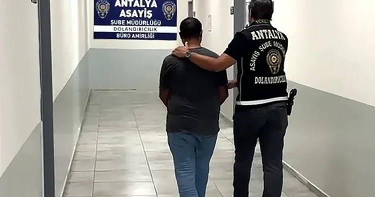 1,5 milyonluk ziynet eşyası ve dövizi almaya gelmişti: Sahte MİT çi tutuklandı