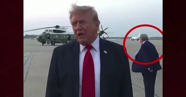 Trump ın basın açıklamasındaki gizemli kişi sosyal medyada gündem oldu