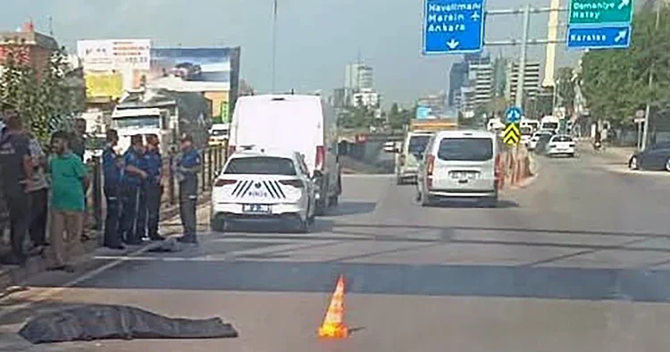 Üst geçitten yola düştü, minibüsün çarpmasıyla hayatını kaybetti
