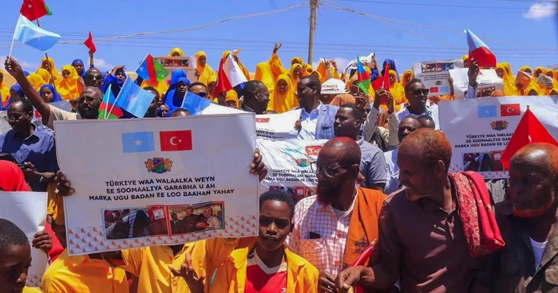 Somali de Türkiye ye destek gösterileri düzenlendi
