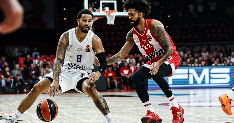 Anadolu Efes, Olympiakos u deplasmanda yıktı