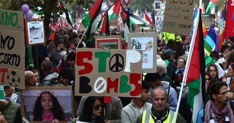 İtalya İsrail maçı öncesi binlerce kişi İsrail i protesto etti