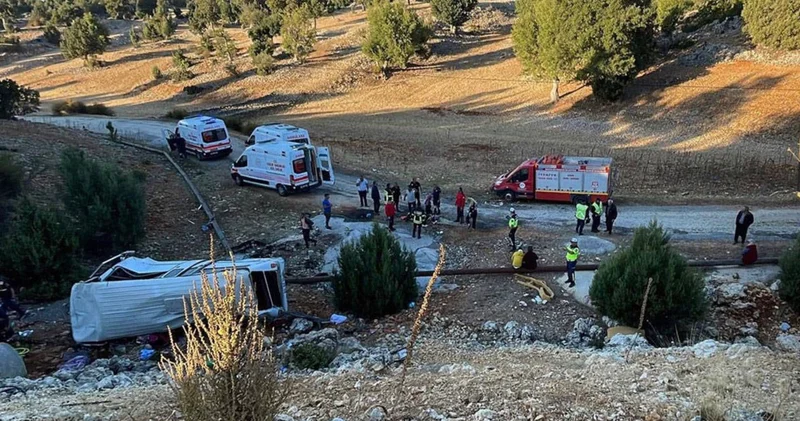 Tarım işçilerini taşıyan minibüs şarampole devrilmişti: Ölü sayısı 7 ye çıktı, ehliyetsiz sürücü tutuklandı