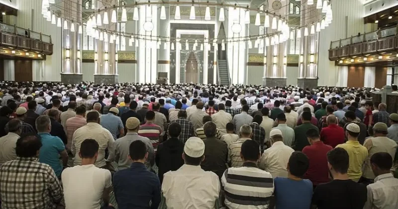 İstanbul da öğrencilere Cuma Namazı müjdesi