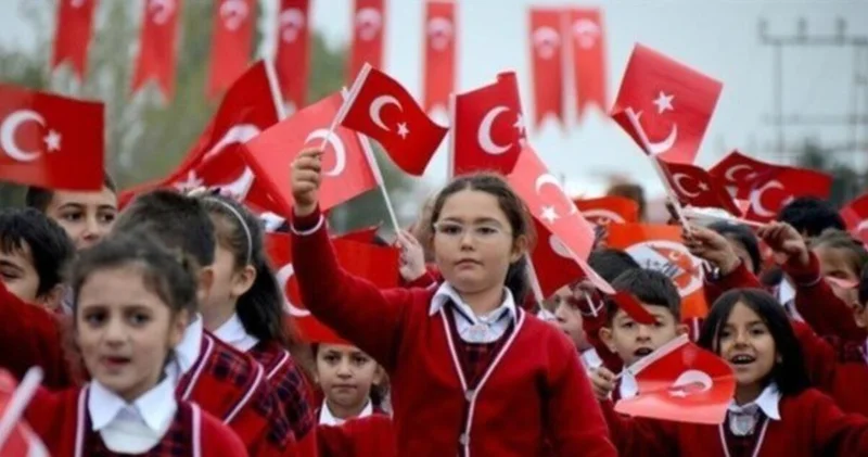 28 Ekim yarım gün mü? 28 Ekim okullar var mı, ders olacak mı?