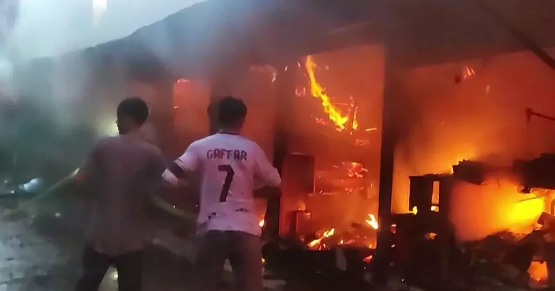 Bangladeş te yangın 16 can aldı! Fabrika alev alev yandı!