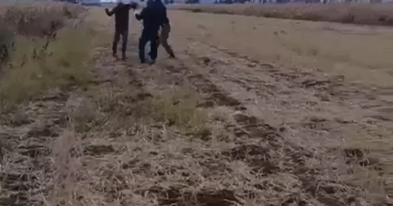 Kızının gözü önünde babayı darbettiler: Olay anı kamerada