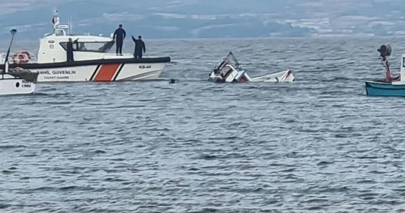 Çanakkale de 3 balıkçıya mezar olan tekne denizden çıkarıldı