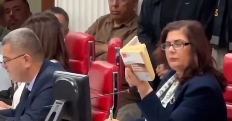 AKP ye geçen Çerçioğlu elinden bu kitabı düşürmedi Sözcü Gazetesi