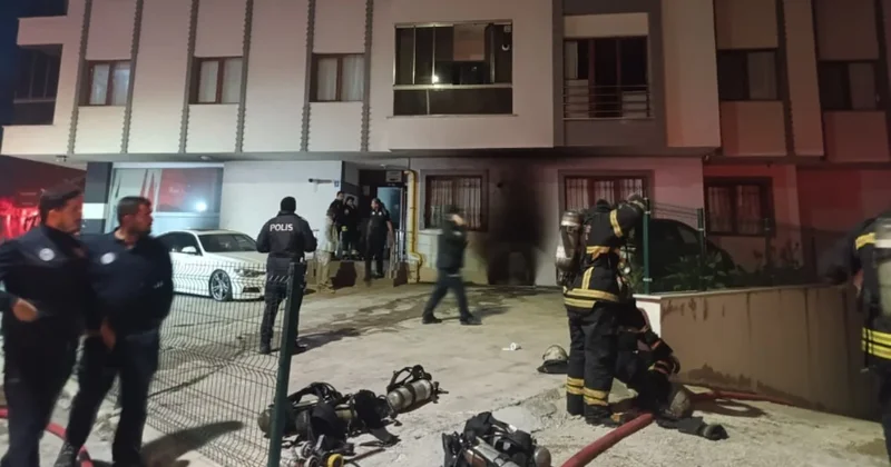 Otoparktaki yangında 2 otomobil küle döndü Sözcü Gazetesi