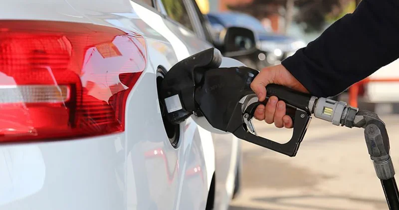 Benzin ve motorine indirim ya da zam var mı?