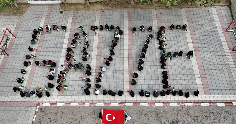 Samsun da Filistin bayraklarıyla Gazze koreografisi