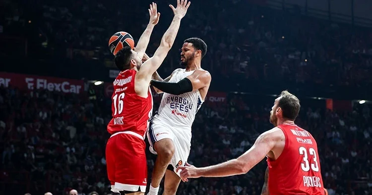 Anadolu Efes ten Yunanistan da dev zafer!