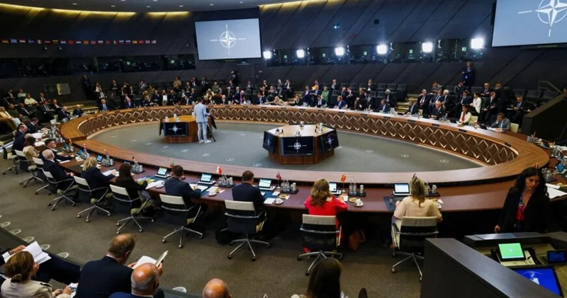 NATO Savunma Bakanları, bölgesel güvenlik konularını görüşmek üzere Brüksel de toplandı