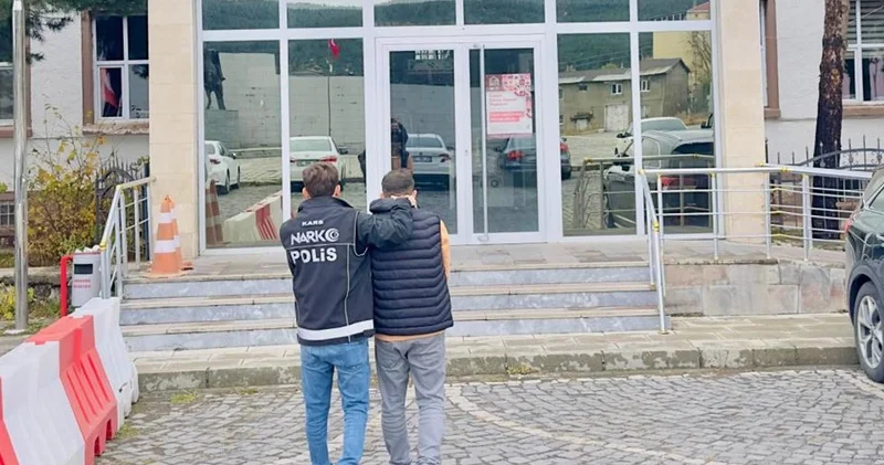 Kars ta şüphe üzerine durdurulan araçtaki uzman çavuş uyuşturucuyla yakalandı