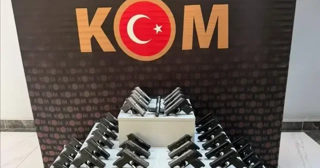 Uşak ta yolcu otobüsünde 55 ruhsatsız tabanca ele geçirildi Uşak Haberleri