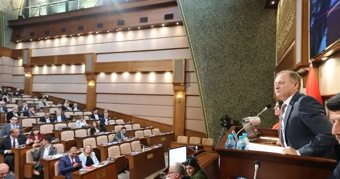 İBB Meclisinde arızalı asansör ve yürüyen merdivenlere ilişkin soru önergesi verildi