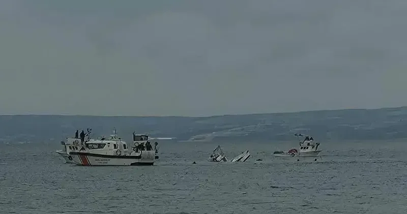 Çanakkale de 3 kişinin öldüğü tekne, battığı yerden çıkarıldı