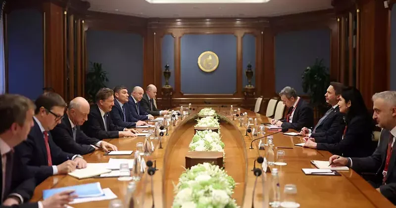 Bakan Bayraktar, Gazprom Başkanı Miller ile bir araya geldi