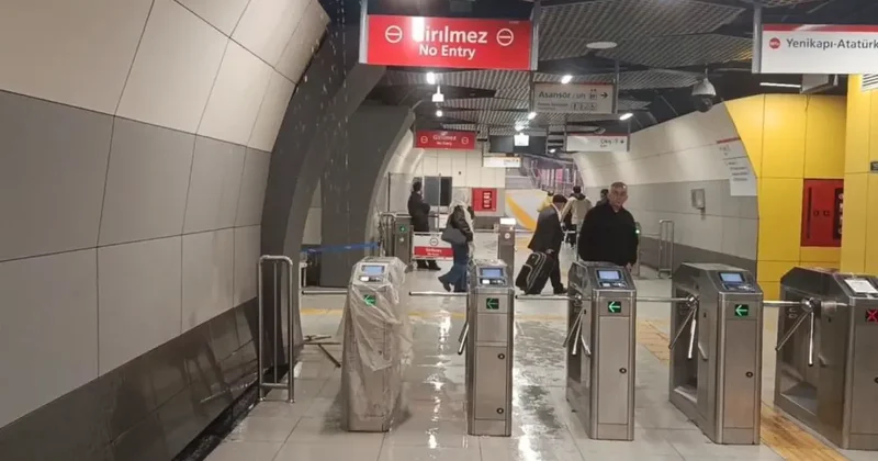Yenibosna Metrosu nun tavanından su sızmaya başladı
