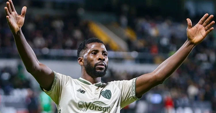 Bursaspor da tarihi rekor: Kelechi Iheanacho Türk futbol tarihine geçti!