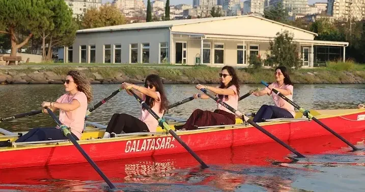 Meme kanserine farkındalık için kürek çektiler