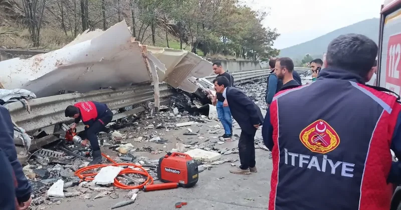 Balık yüklü kamyon devrildi: 1 ölü