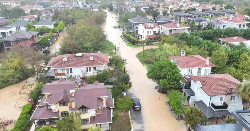 İstanbul da sağanak Şile de su baskınına yol açtı, sokaklar araç boyuna kadar doldu