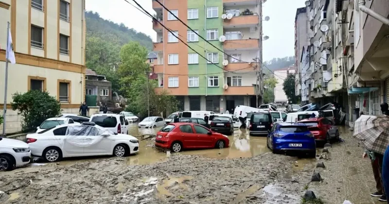 İstanbul Valisi Davut Gül: Selde 3 kişi vefat etti, 5 kişi kayıp