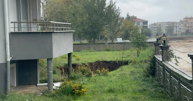 Yalova da 5 katlı binanın bahçesinde toprak çöktü: Bina tahliye edildi Yalova Haberleri Habertürk Yerel Haberler