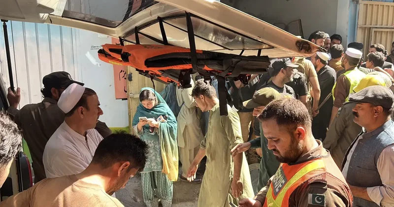 Pakistan daki okulda korkunç facia: 17 can kaybı