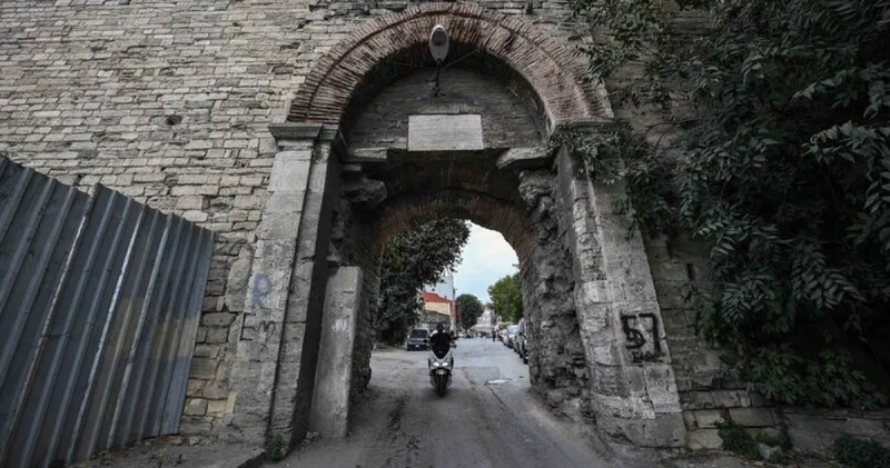 Bizans ve Osmanlı nın izlerini bir arada taşıyan Yedikule Kapısı