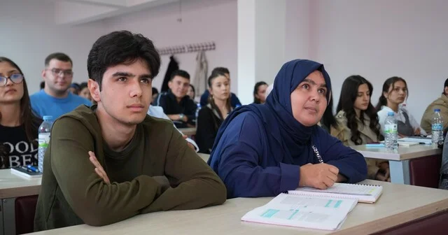 Yıllar sonra eğitim hayatına dönen kadın oğluyla aynı üniversitede okuyor Niğde Haberleri Habertürk Yerel Haberler