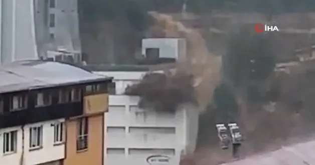 Sarıyer de dehşet görüntüler! Sel böyle gedi