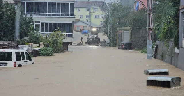 Zonguldak ta sağanak yolları göle çevirdi: Metrekareye 80 kilogram yağış Ereğli sağanağa teslim: Araçlar sular içinde kaldı Zonguldak Son Dakika Haberleri Habertürk Yerel Haberler