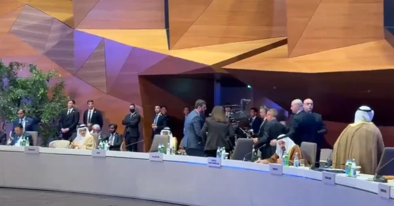 Türk heyetinde protesto: Azerbaycan da masa aniden boşaldı Sözcü Gazetesi